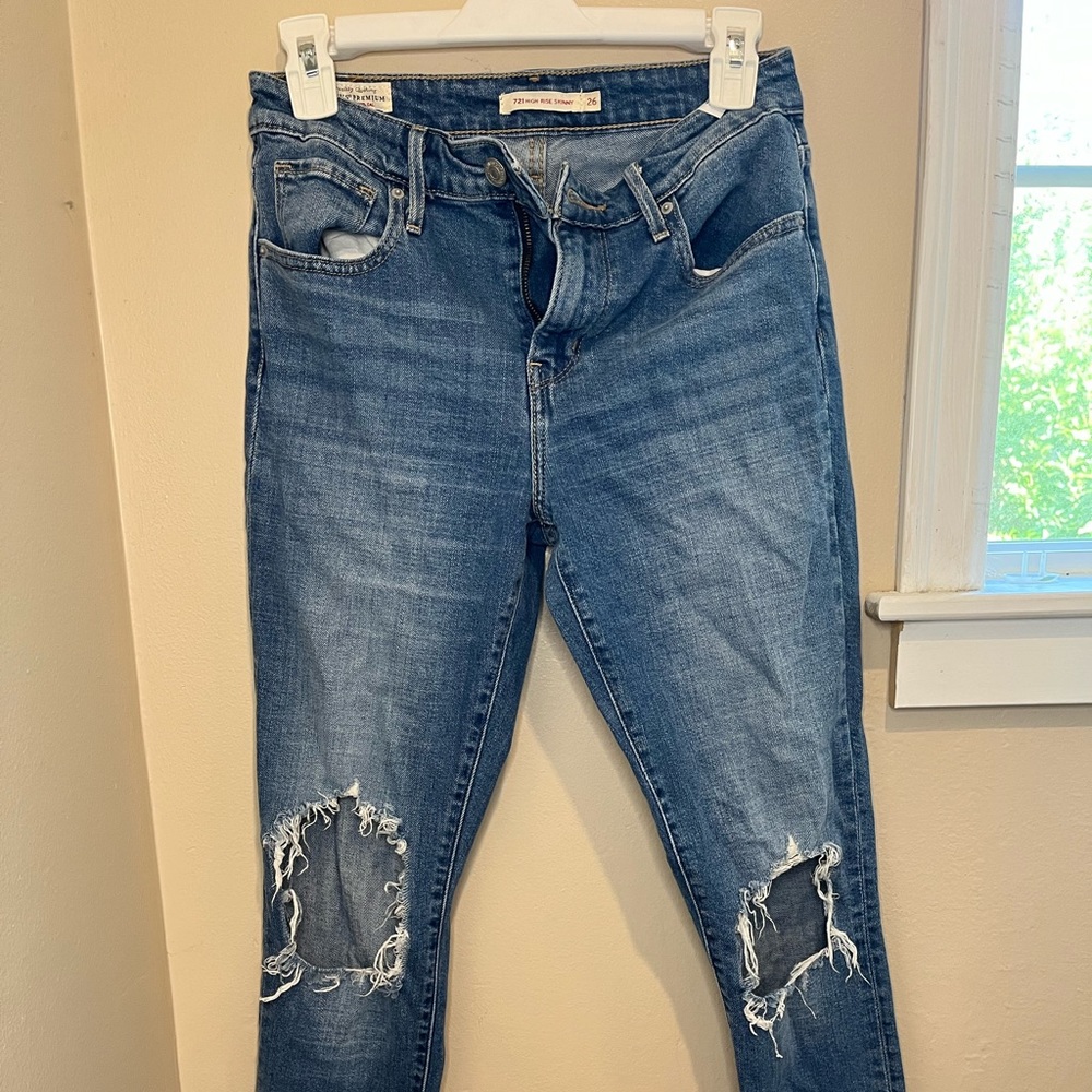 Levi’s skinny jeans ripped